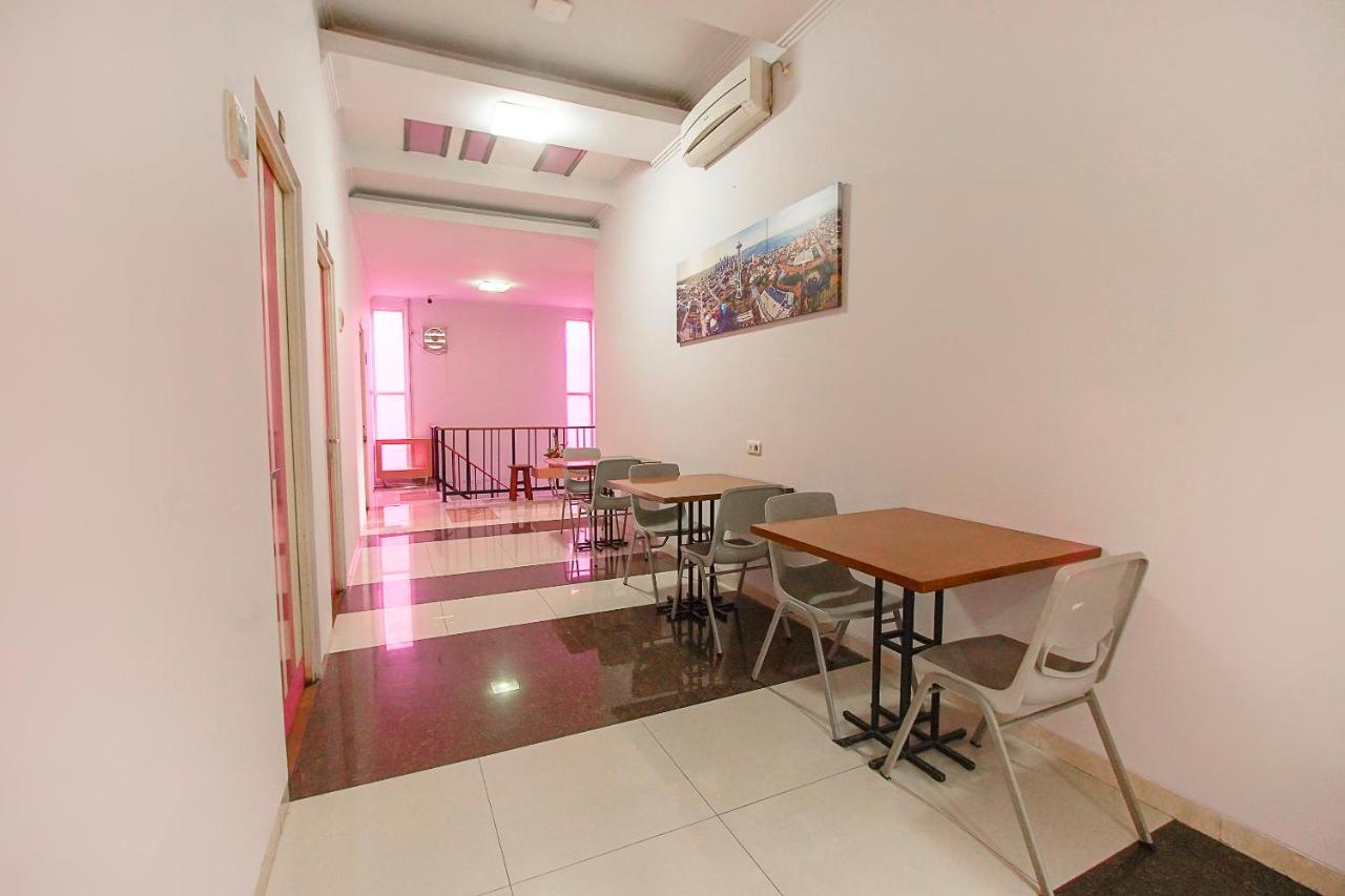 Urbanview Hotel Fiffa Kauman マラン エクステリア 写真