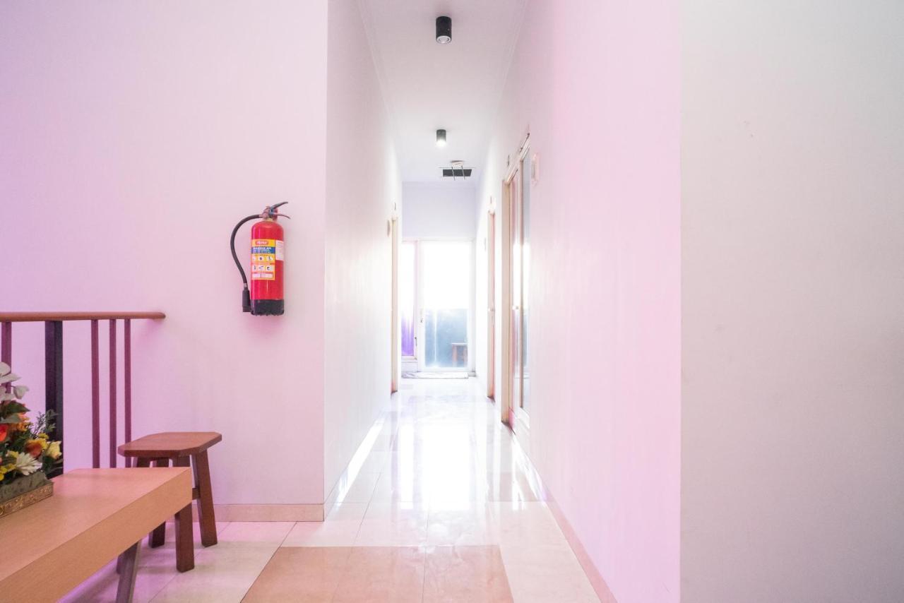 Urbanview Hotel Fiffa Kauman マラン エクステリア 写真
