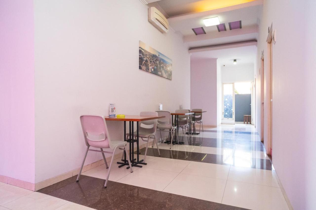 Urbanview Hotel Fiffa Kauman マラン エクステリア 写真