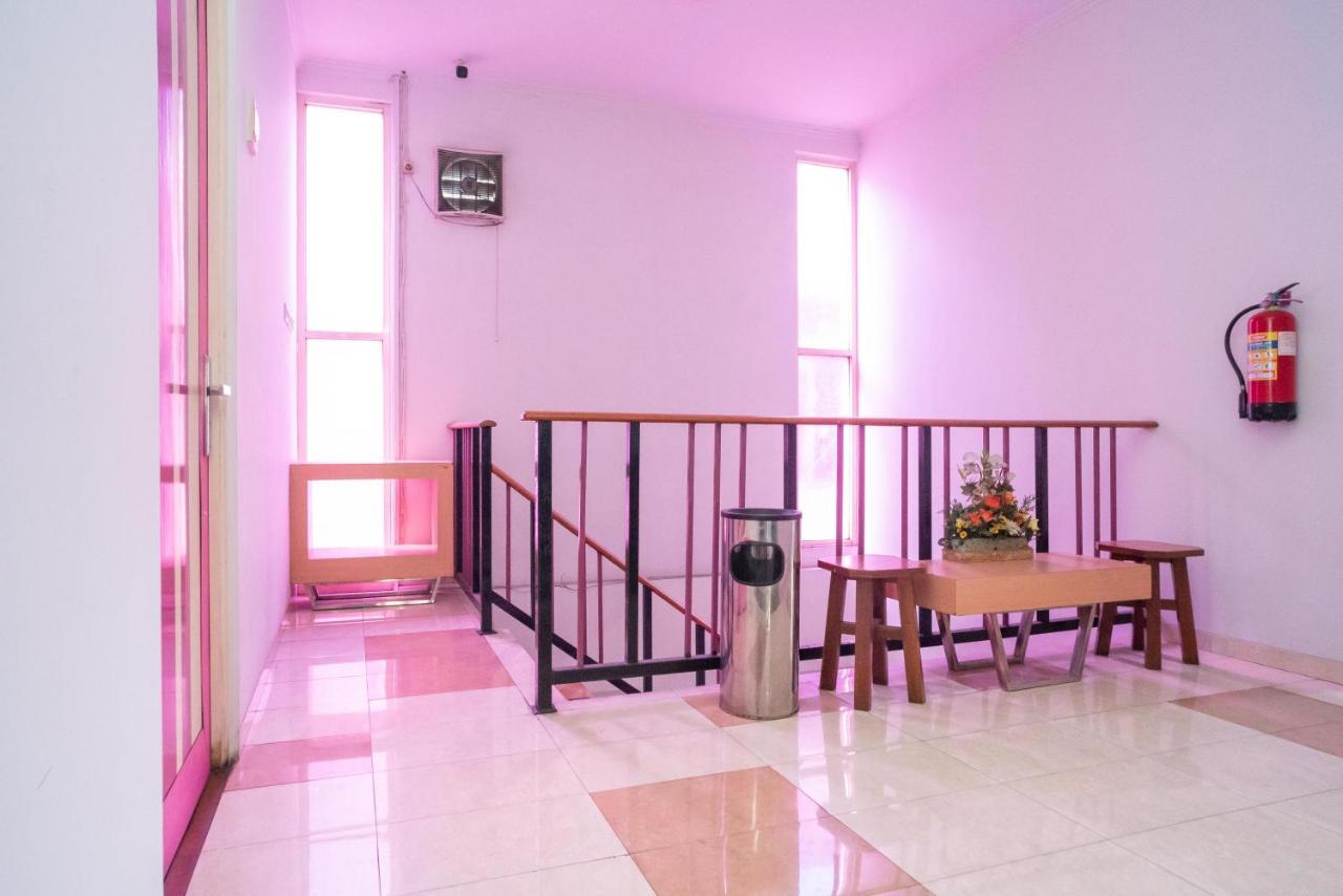 Urbanview Hotel Fiffa Kauman マラン エクステリア 写真